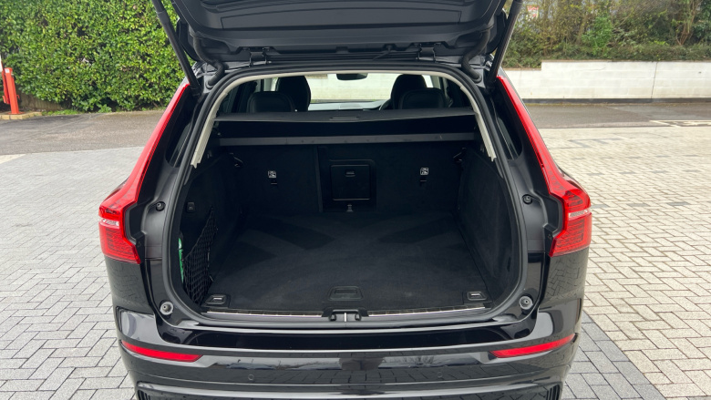 Volvo XC60 2.0 B4D Plus Dark 5dr AWD Geartronic Diesel Estate